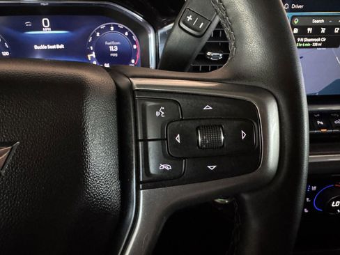 Used 2025 Chevrolet Silverado 2500 LTZ w/ LTZ Convenience Package AWD/4WD image 18