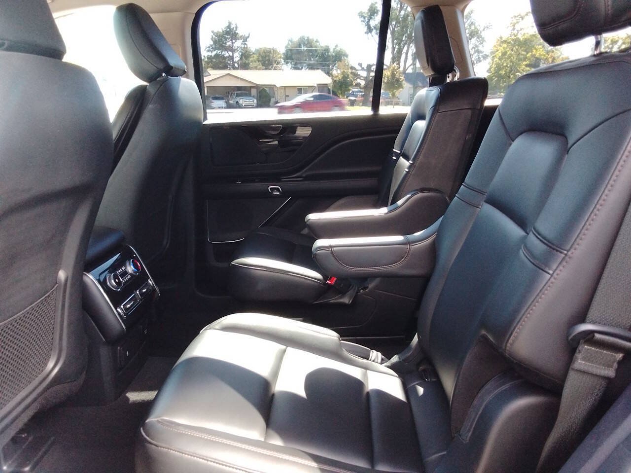 Used 2023 Lincoln Aviator AWD w/ Premium Package image 10