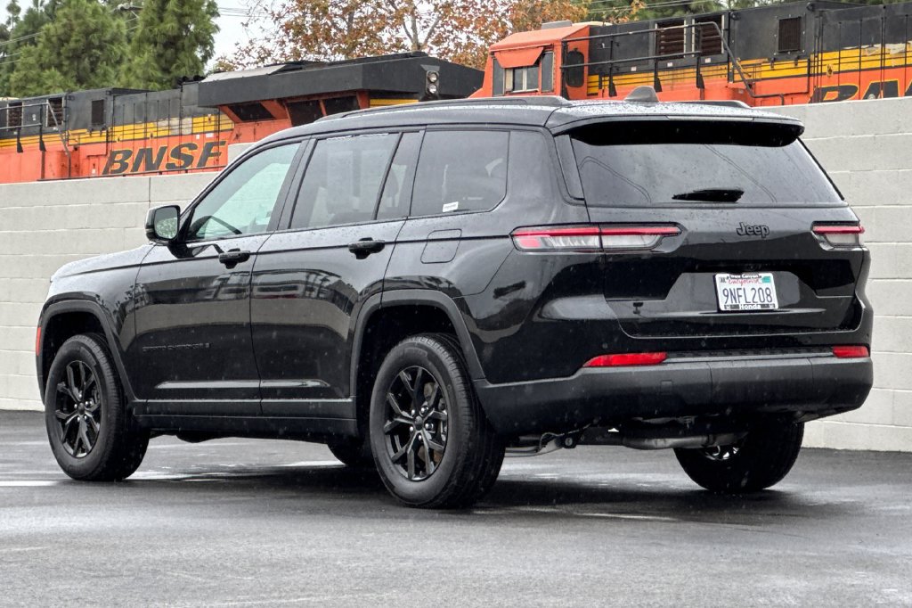 Used 2024 Jeep Grand Cherokee L Altitude RWD image 6