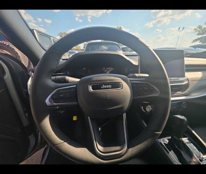 Used 2025 Jeep Compass Limited AWD/4WD image 4