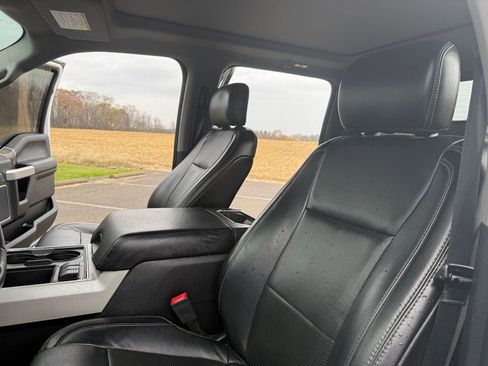 Used 2019 Ford F250 Lariat w/ Chrome Package image 28