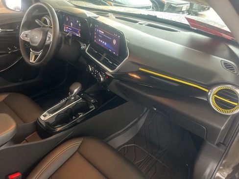 Used 2024 Chevrolet Trax ACTIV w/ Sunroof Package image 21