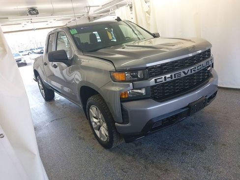 Used 2021 Chevrolet Silverado 1500 Custom image 2