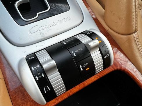 Used 2006 Porsche Cayenne Turbo image 24