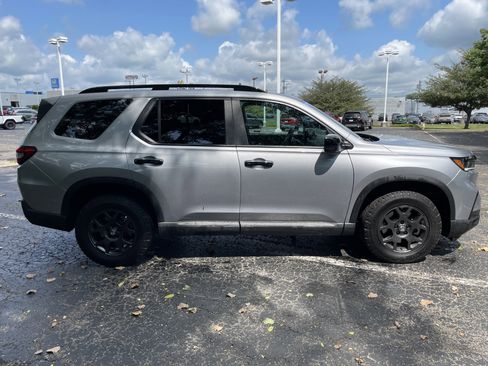 Certified 2024 Honda Pilot TrailSport image 2