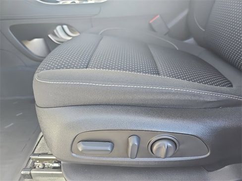 Certified 2023 GMC Acadia SLE w/ Driver Convenience Package image 29