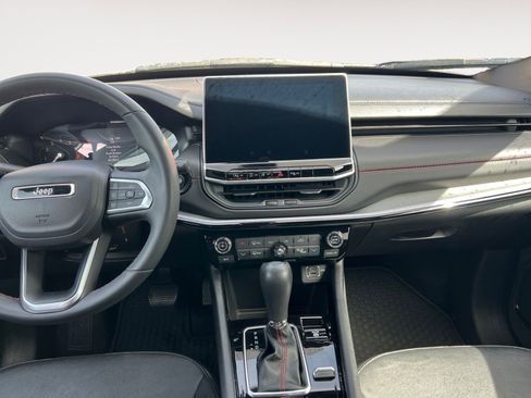 Used 2024 Jeep Compass Trailhawk image 11