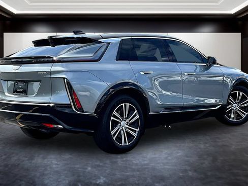 Certified 2025 Cadillac Lyriq Luxury w/ LPO, Floor Liner Package AWD/4WD image 6