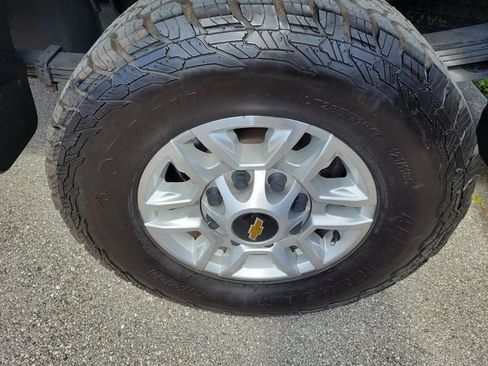 Used 2024 Chevrolet Silverado 2500 LT AWD/4WD image 8
