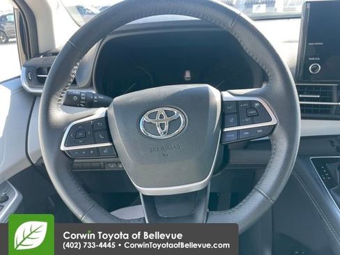 Used 2025 Toyota Sienna XLE image 22