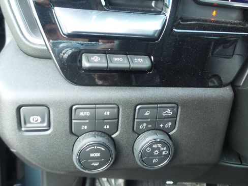 Used 2026 Chevrolet Silverado 1500 High Country w/ Technology Package image 11