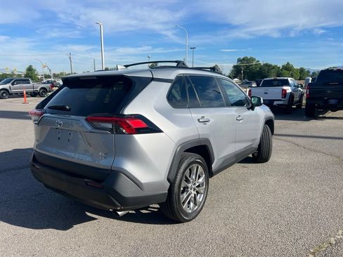 Used 2021 Toyota RAV4 XLE Premium AWD/4WD image 5