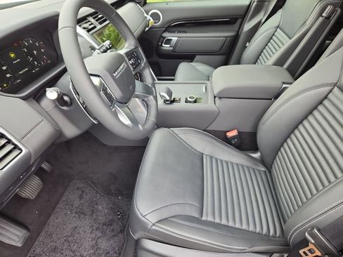 Certified 2025 Land Rover Discovery S AWD/4WD image 23