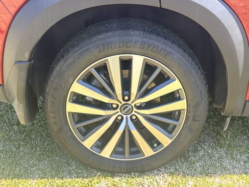 Used 2022 Nissan Pathfinder Platinum w/ Cargo Package image 17