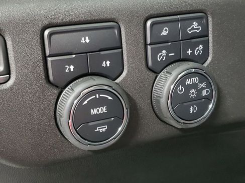 Used 2025 Chevrolet Silverado 2500 LT w/ All Star Edition AWD/4WD image 35