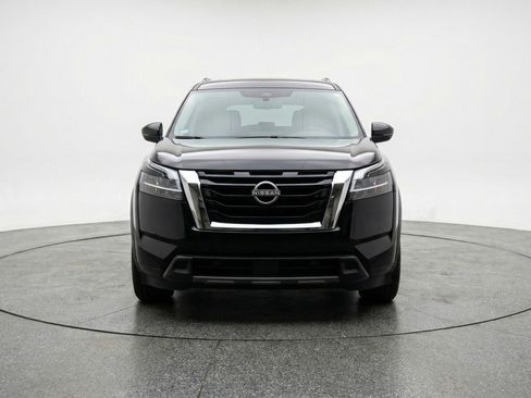 Used 2025 Nissan Pathfinder SV FWD image 2