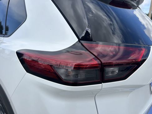 Used 2024 Nissan Rogue SL FWD image 14