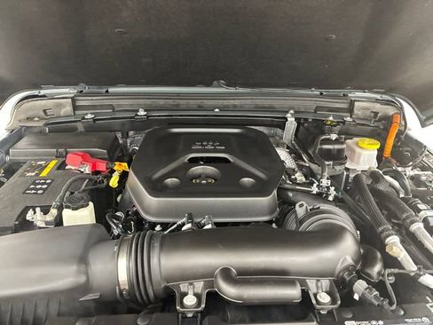 Used 2025 Jeep Wrangler Unlimited Sahara w/ Safety Group AWD/4WD image 11