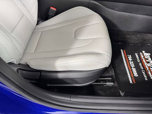 Used 2025 Hyundai Elantra Limited image 33