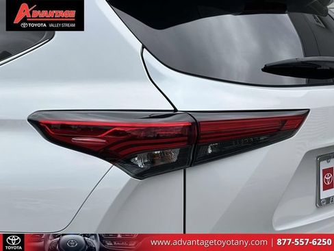 Used 2023 Toyota Highlander XLE AWD/4WD image 13