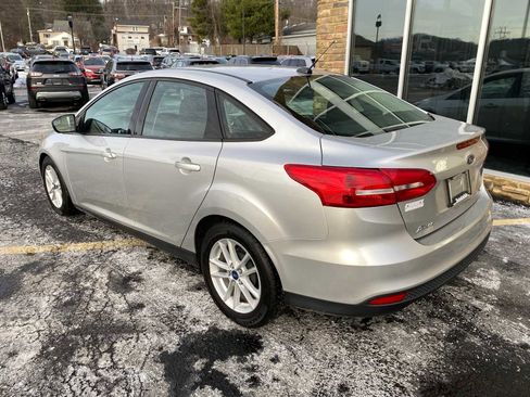 Used 2017 Ford Focus SE image 3