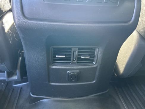 Used 2017 Nissan Titan SL image 24