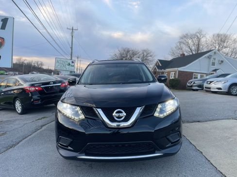 Used 2015 Nissan Rogue SV w/ SV Premium Package image 2