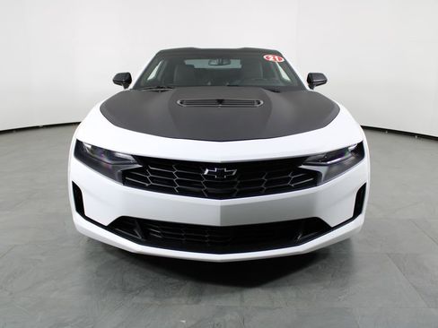 Used 2021 Chevrolet Camaro LT w/ Technology Package image 12