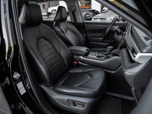 Used 2021 Toyota Highlander XLE image 43