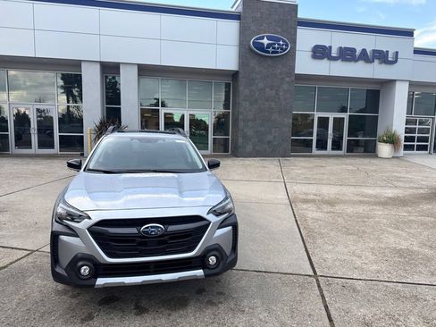 Used 2025 Subaru Outback Limited AWD/4WD image 2