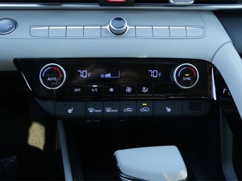 New 2025 Hyundai Elantra Limited image 15