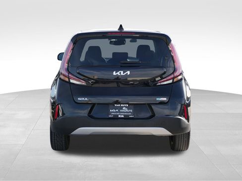 Used 2023 Kia Soul EX image 4