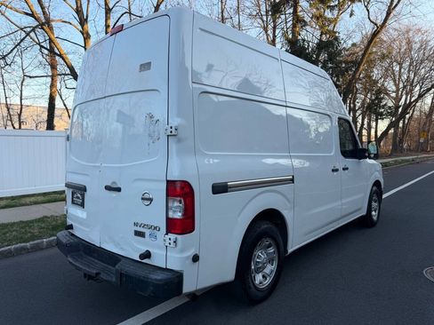Used 2016 Nissan NV 2500 SV RWD image 5