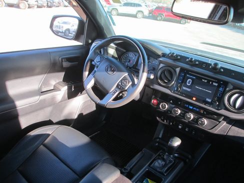 Used 2019 Toyota Tacoma TRD Sport image 21