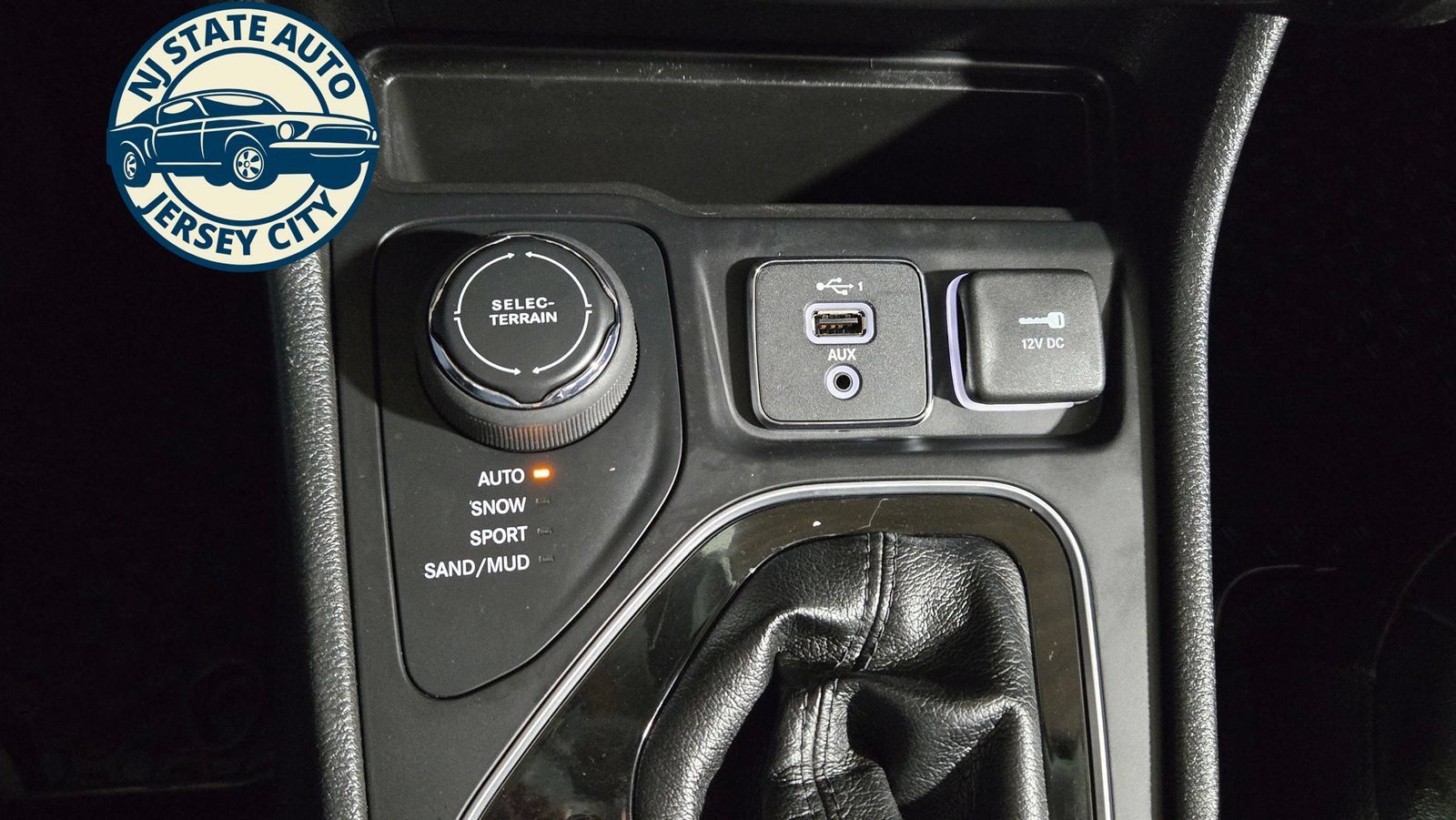 Used 2021 Jeep Cherokee Latitude Plus w/ Sun & Sound Group AWD/4WD image 19