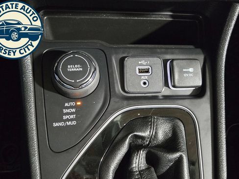 Used 2021 Jeep Cherokee Latitude Plus w/ Sun & Sound Group AWD/4WD image 19
