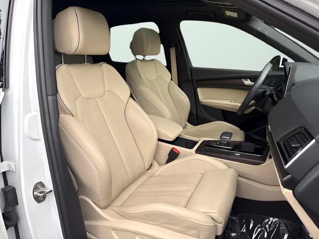 Used 2024 Audi Q5 e Premium Plus w/ Premium Plus Package AWD/4WD image 46