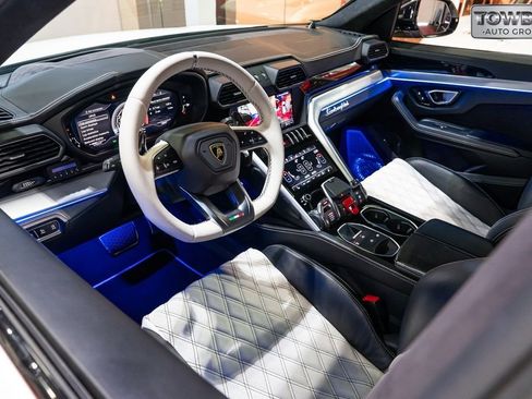 Used 2019 Lamborghini Urus AWD/4WD image 2