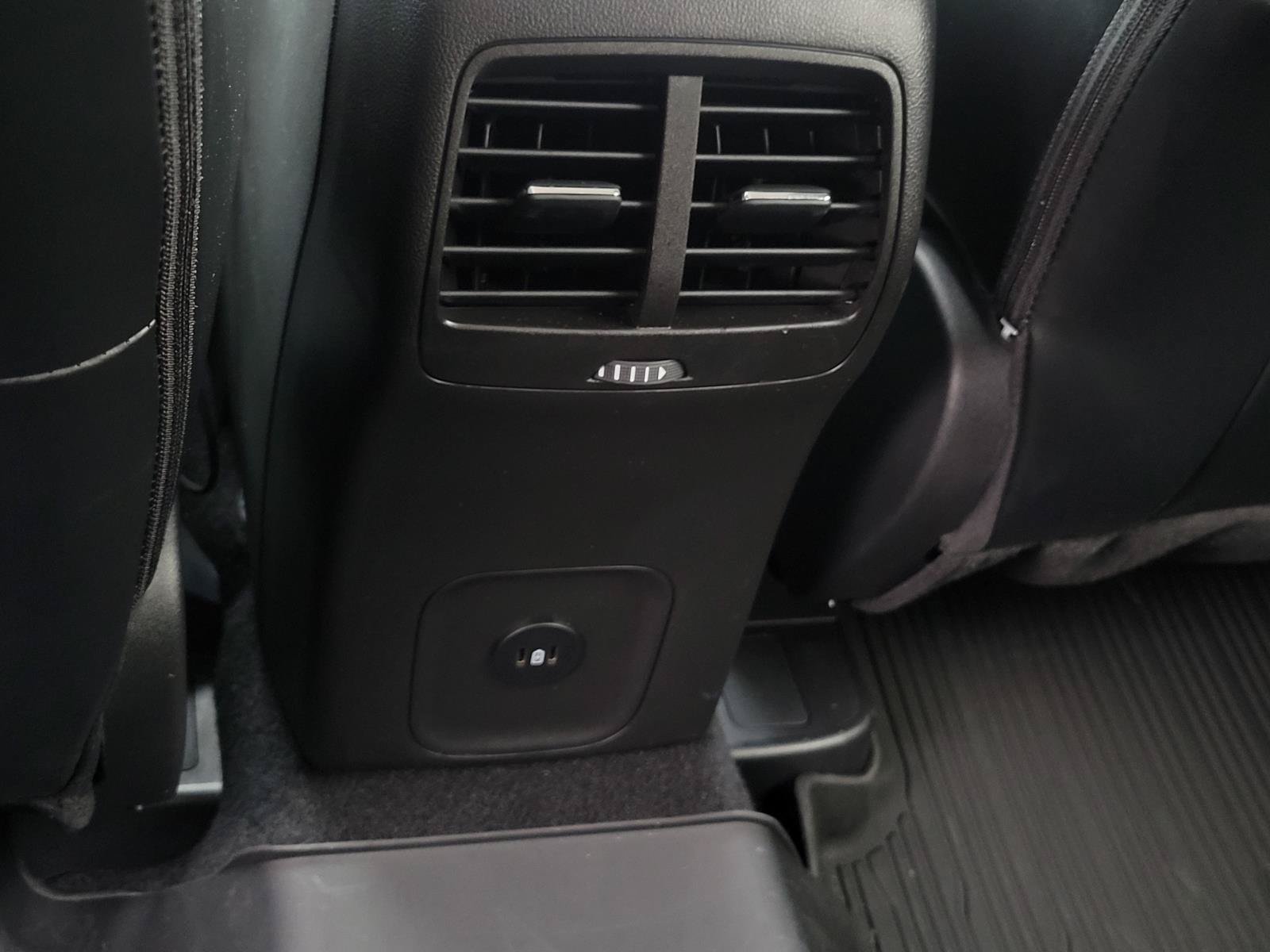 Used 2024 Ford Escape Platinum AWD/4WD image 25