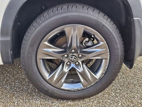 Used 2018 Toyota Highlander Limited Platinum image 32