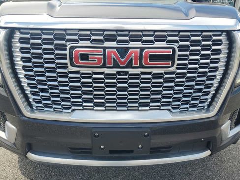 Used 2023 GMC Yukon Denali w/ Advanced Technology Package AWD/4WD image 12