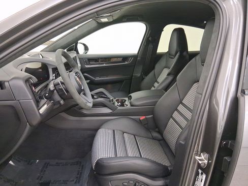 New 2026 Porsche Cayenne Coupe image 5
