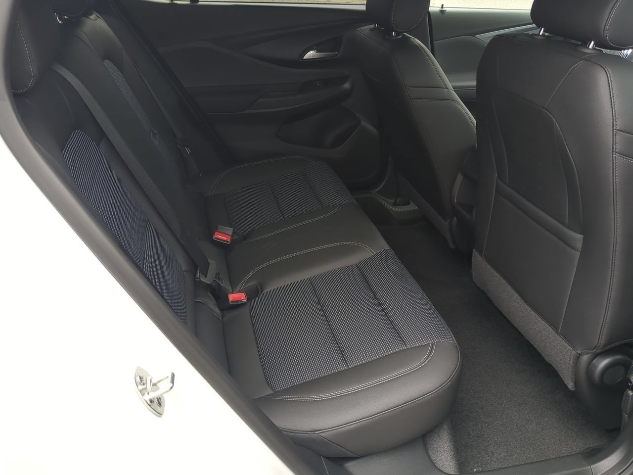New 2026 Buick Envista Sport Touring w/ Convenience I Package FWD image 30
