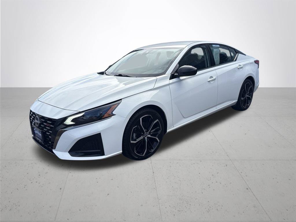 Used 2024 Nissan Altima 2.5 SR FWD image 2