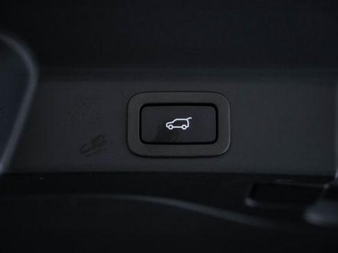 Used 2022 Jaguar F-PACE S image 9