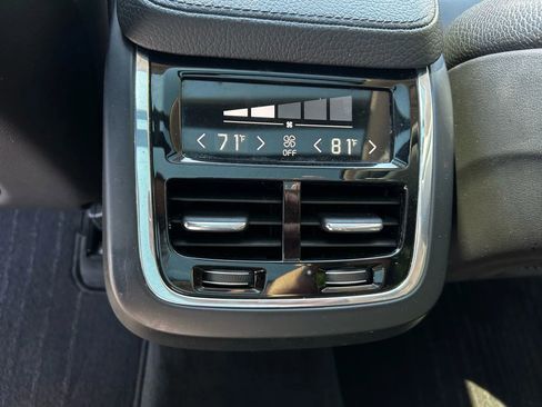 Used 2016 Volvo XC90 T6 Momentum w/ Momentum Plus Package image 36