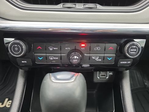 Used 2022 Jeep Compass Limited w/ Sun and Sound Group AWD/4WD image 36