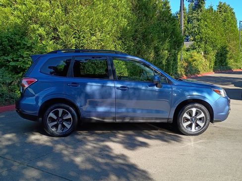 Used 2017 Subaru Forester 2.5i Premium AWD/4WD image 3