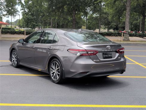 Used 2024 Toyota Camry XLE FWD image 3