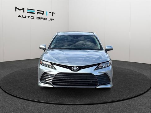 Used 2022 Toyota Camry LE image 3